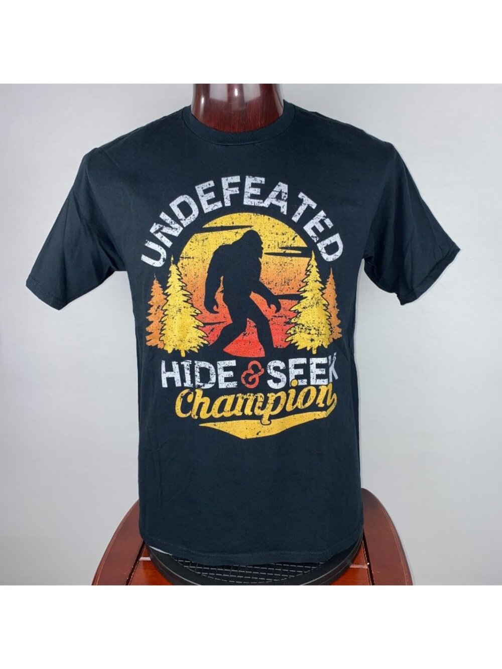 Bigfoot Sasquatch Undefeated Hide & Seek Champion T-Shirt Tee Size L Funny Humor